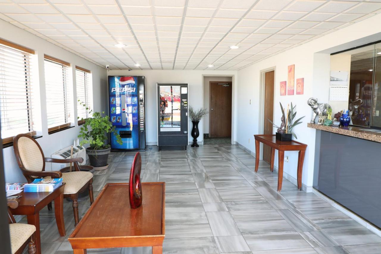 Econo Inn Columbus Bagian luar foto